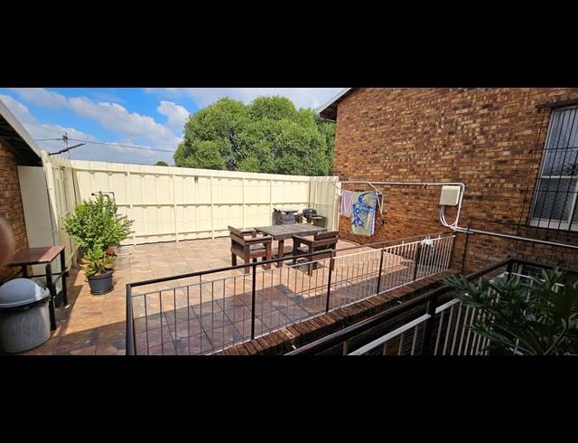 2 BEDROOM TOWNHOUSE FOR SALE IN SOUTH CREST